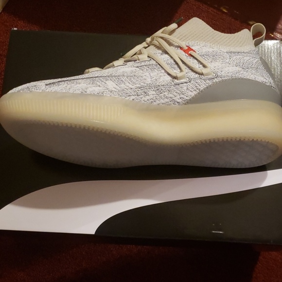 Sneakers - Picture 4 of 8